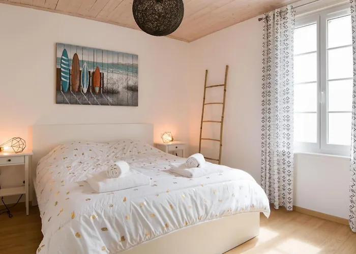 Morande Grande Maison Avec Piscine Chauffée Сasa de vacaciones Sainte-Marie-de-Ré